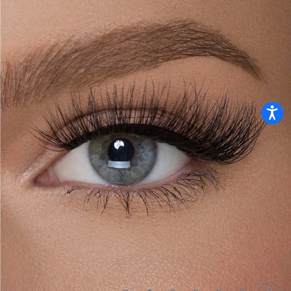 Lilly Lashes 3D Mink NYC Black Eyelashes - Picture 5 of 9